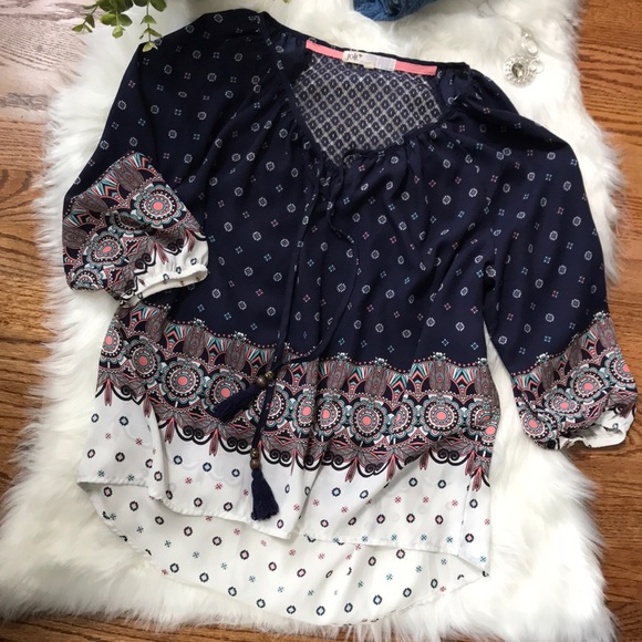 Jolt Tops - Super cute Boho top size S with tassel tie detail